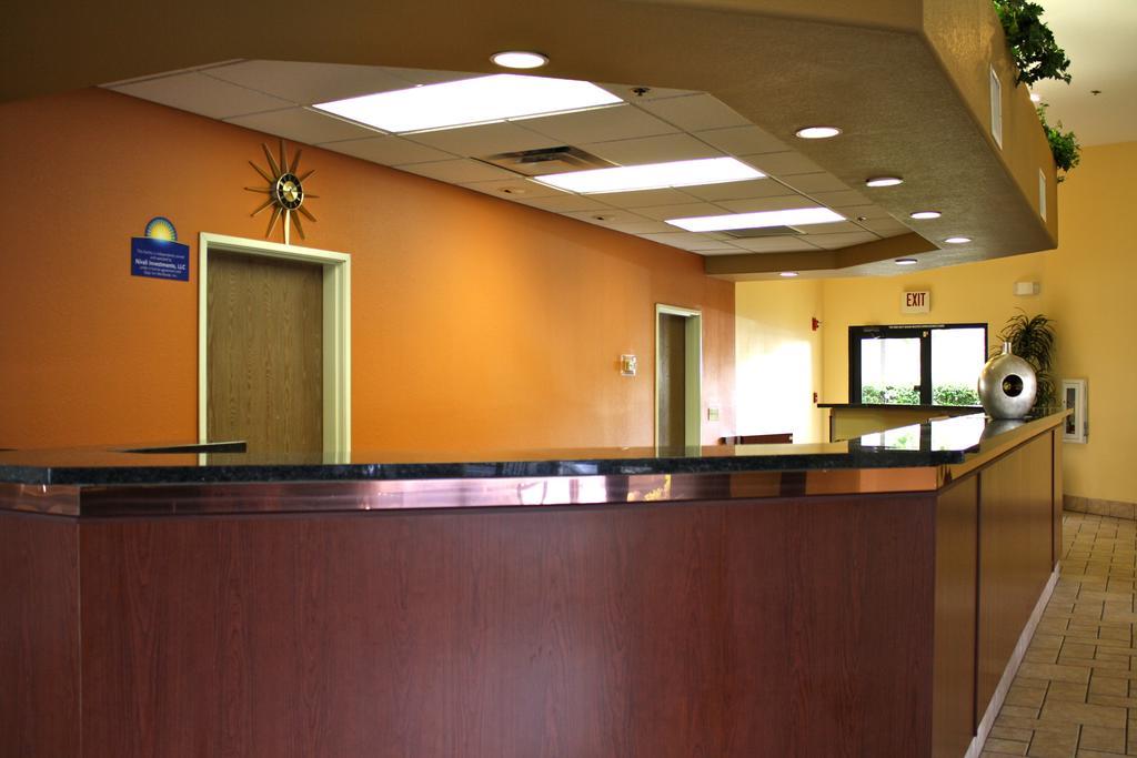 Days Inn By Wyndham Globe Exterior photo