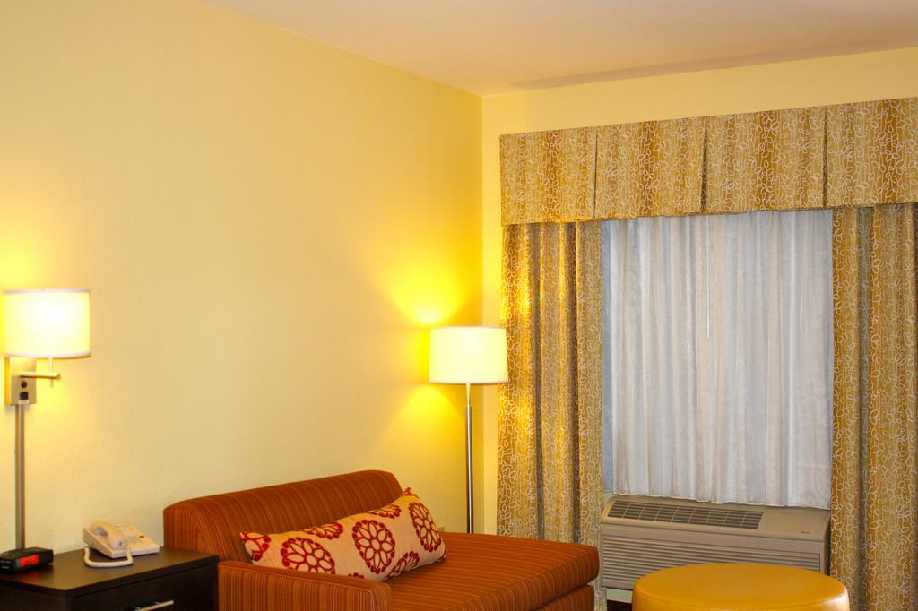 Days Inn By Wyndham Globe Exterior photo