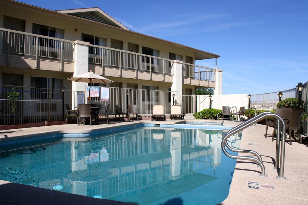 Days Inn By Wyndham Globe Exterior photo